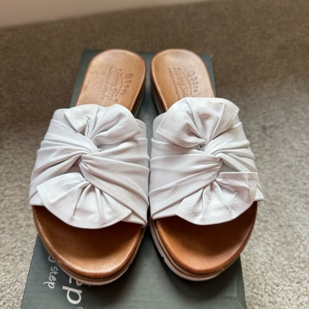Spring Step Lavona women’s white leather sandals size 36 (5.5-6)